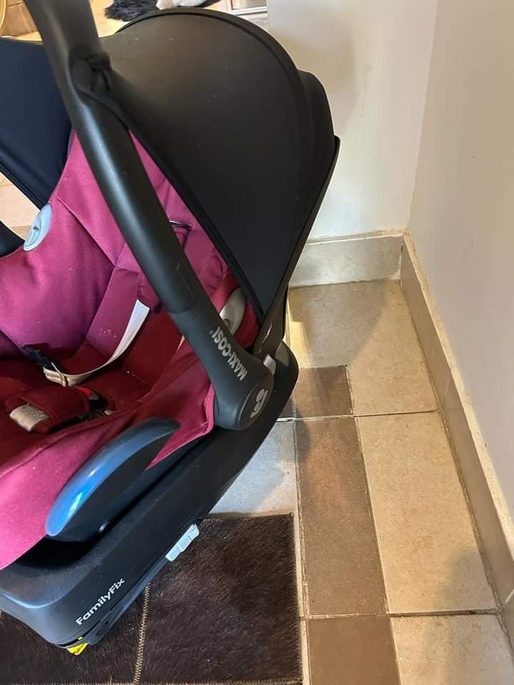 Maxi Cosi Cabriofix with base  Infant Car Seat