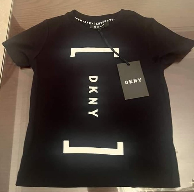 DKNY (4y) Tshirt